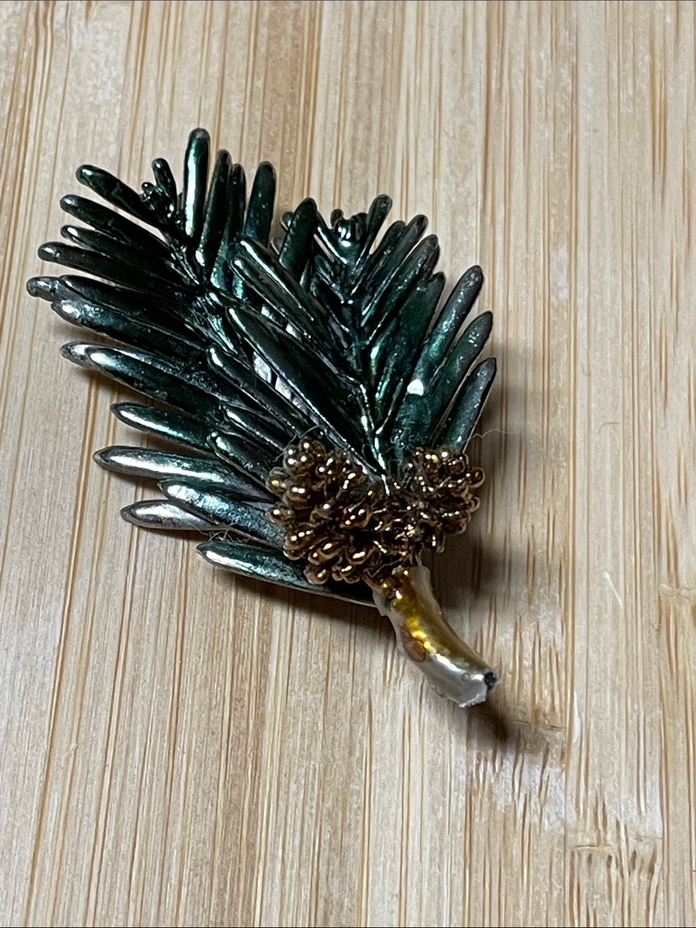 Pine branches w/ pinecones Brooch